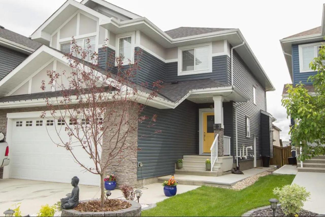 Modern Executive Suite I Complimentary Netflix & Parking! Edmonton Luaran gambar