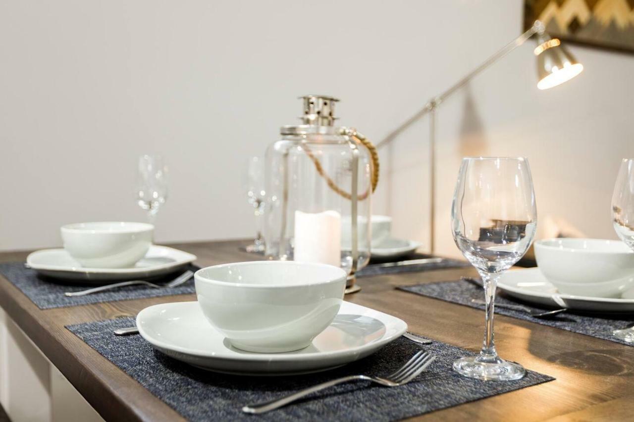 Modern Executive Suite I Complimentary Netflix & Parking! Edmonton Luaran gambar