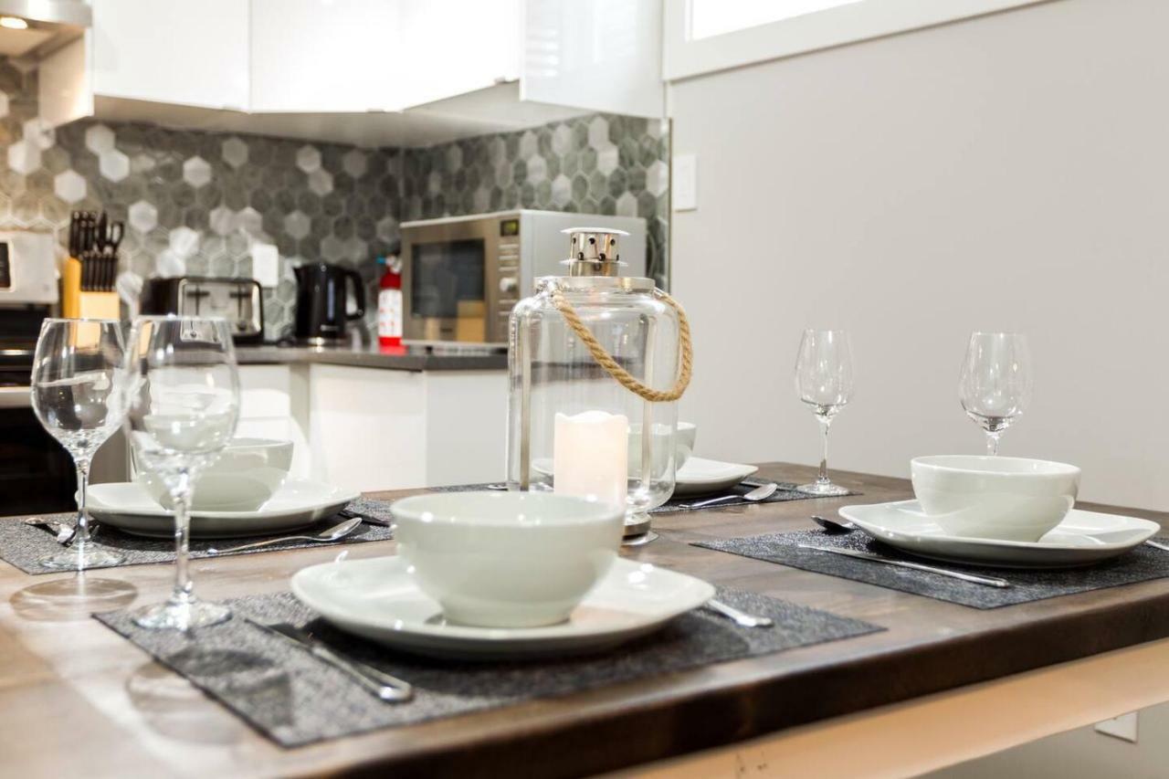 Modern Executive Suite I Complimentary Netflix & Parking! Edmonton Luaran gambar