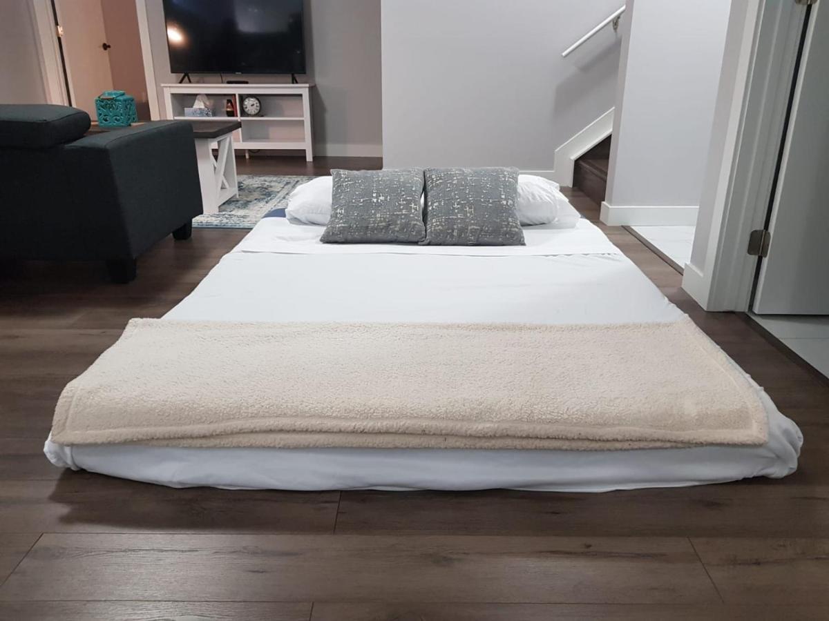 Modern Executive Suite I Complimentary Netflix & Parking! Edmonton Luaran gambar